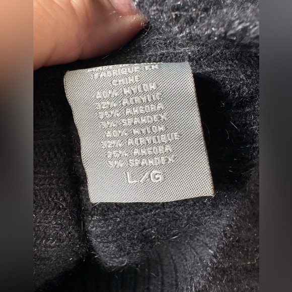 Beechers Brook Angora, size L, deep V cut long sleeve pull over, Angora blend - Picture 6 of 6